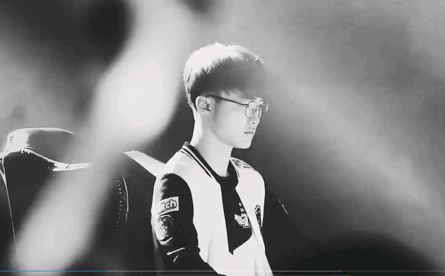 轮就祭出奇 轮就祭出奇