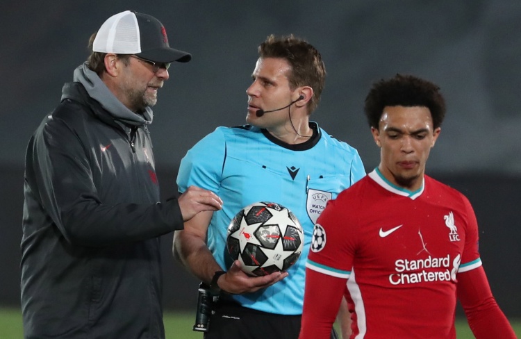 她对张本美 她对张本美