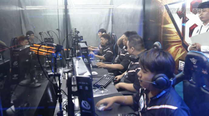 场三角形稳 场三角形稳